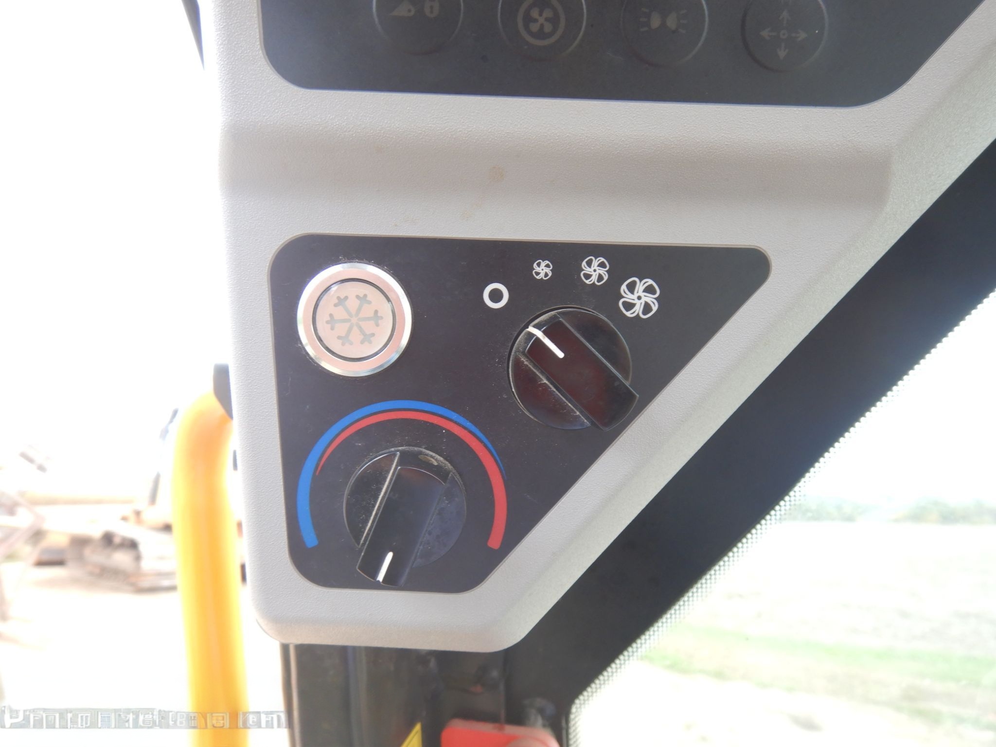 2019 JCB 270T Tracked Skid Steer Loader