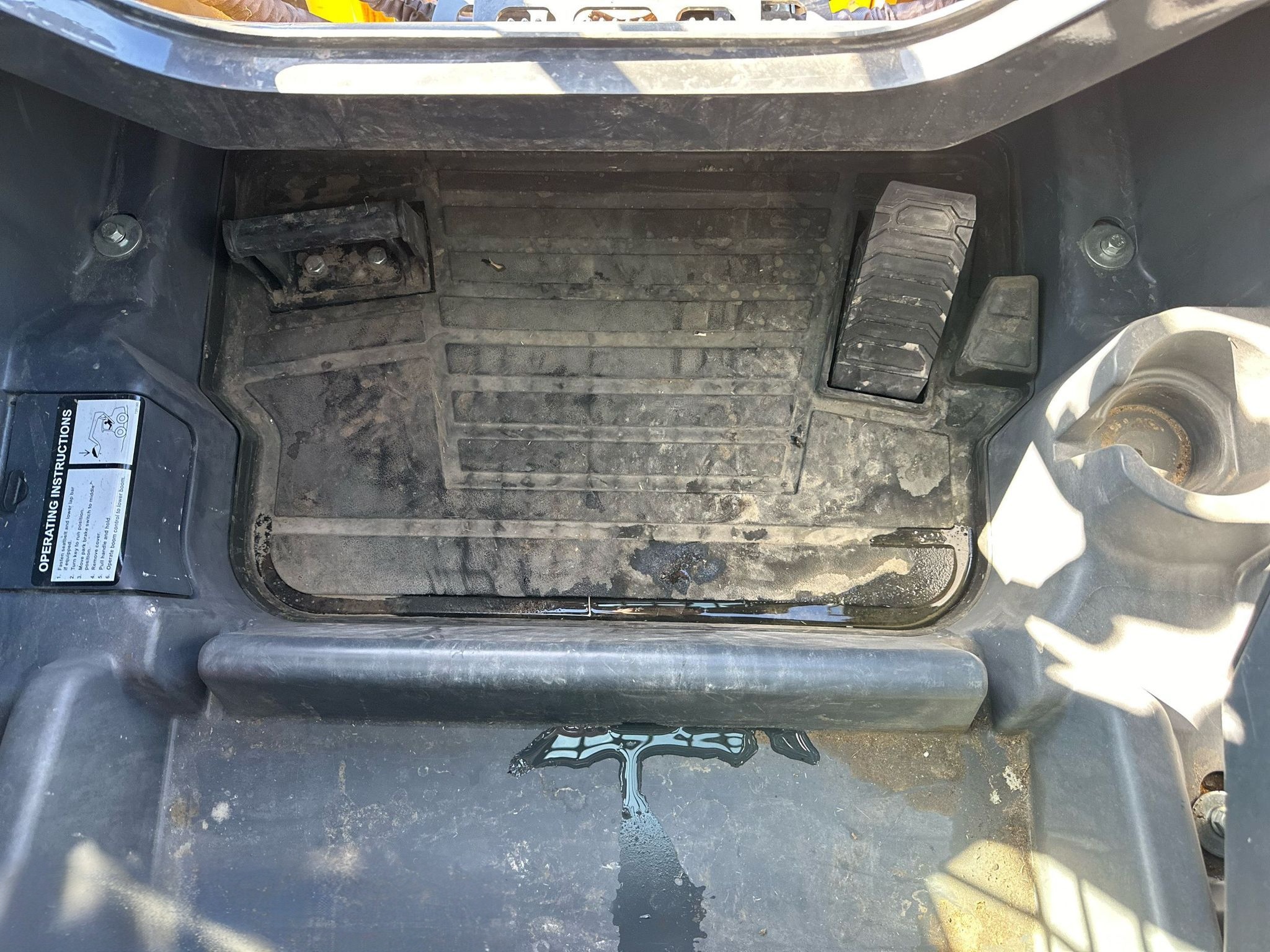2021 John Deere 330G Skid Steer Loader