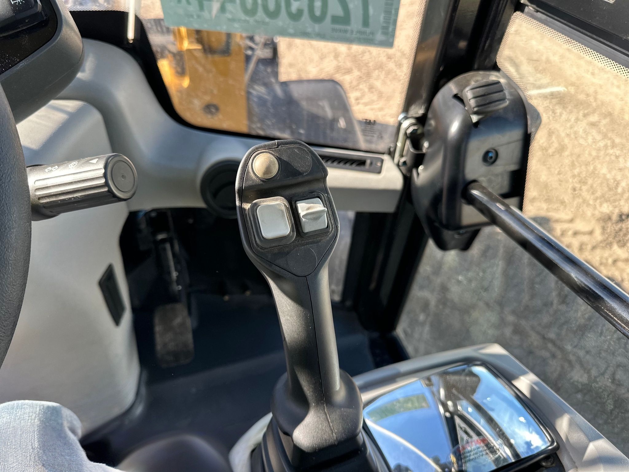 2022 Caterpillar 908M Wheel Loader
